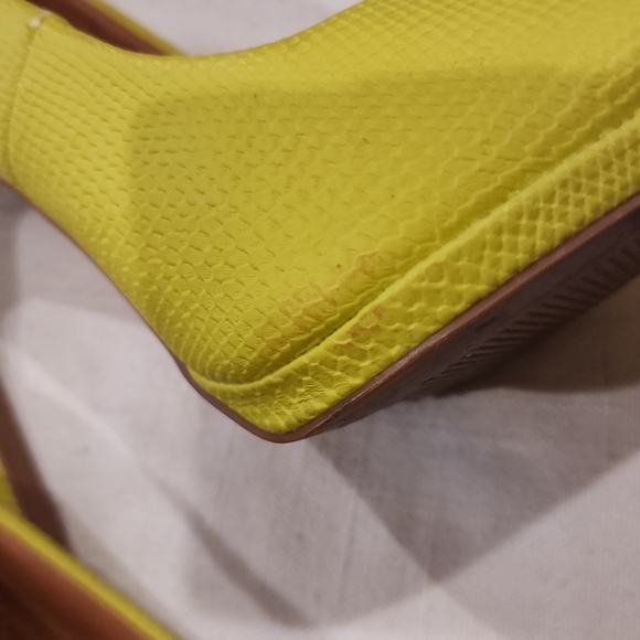 Pointy Toe Heels Size 7 - Picture 4 of 10